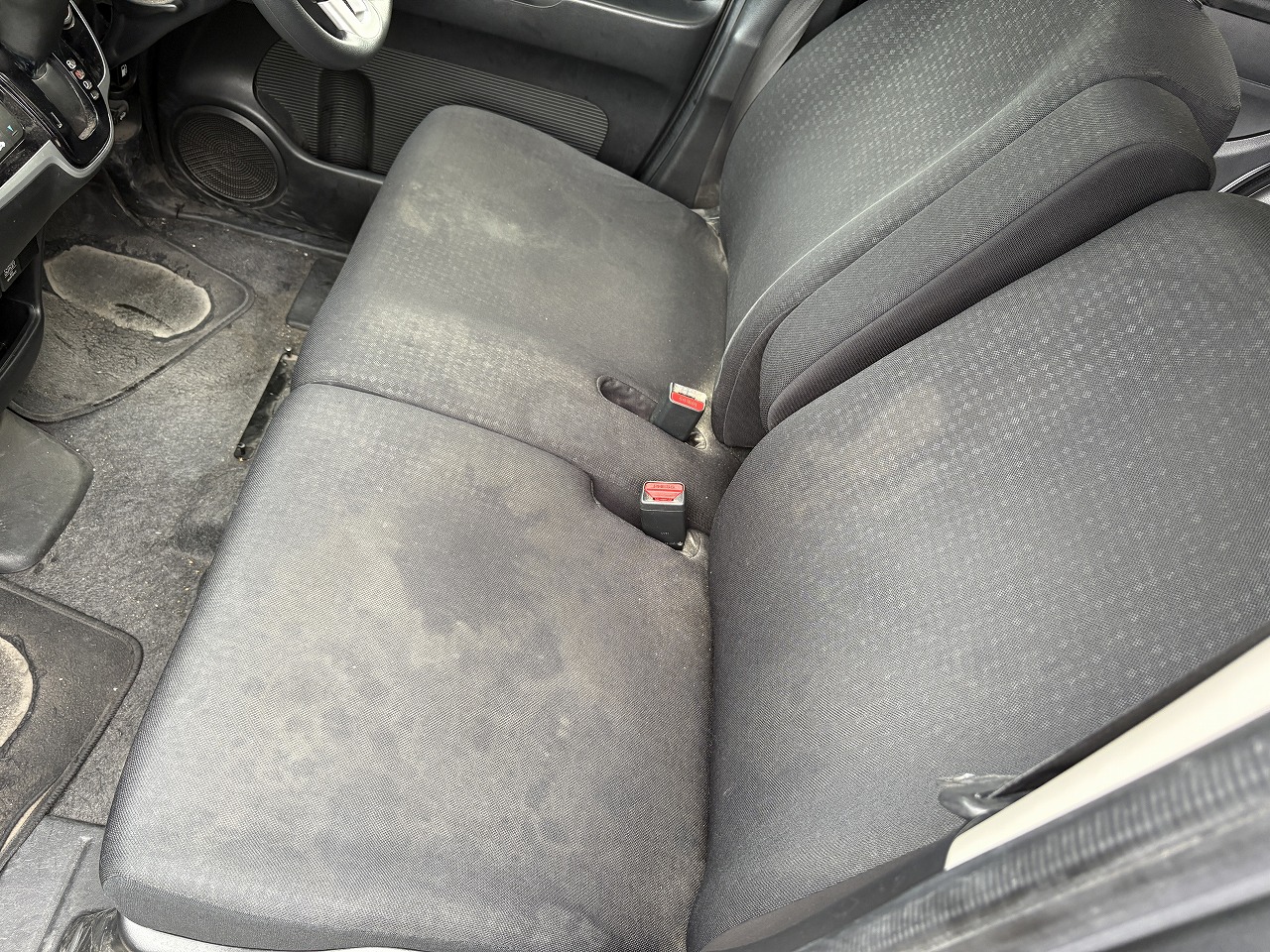 N-BOX シート汚れクリーニング事例｜飲みこぼし・ペット・たばこ汚れも